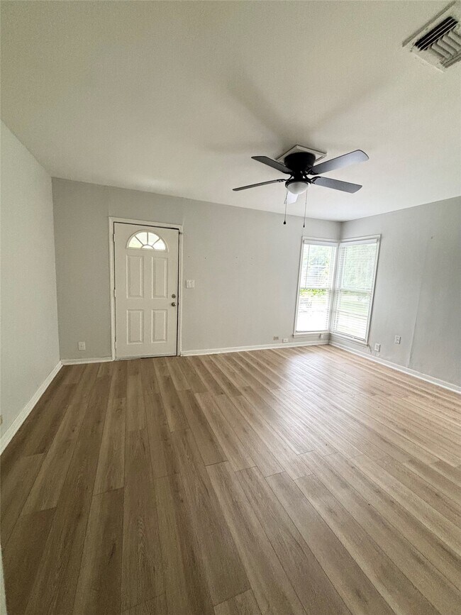 Foto del edificio - 1519 Leaman Ave