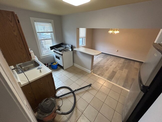 Photo - Maple1511-1513 Apartment