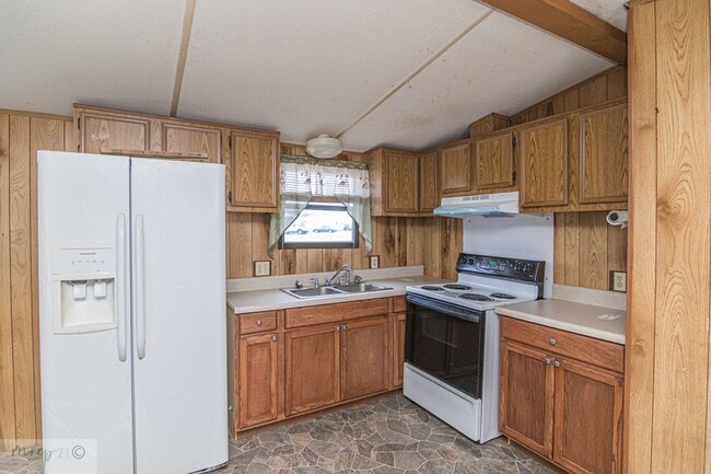 Building Photo - 111 Clover Ridge Dr