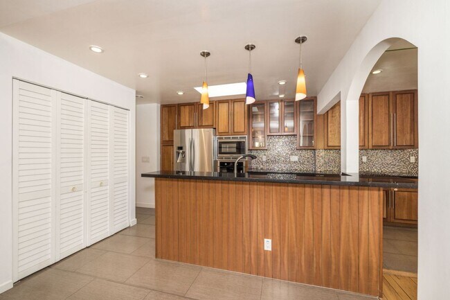 Foto del edificio - Elegant 3 Bed 2 Bath Home, Beautifully Remodeled in 2011
