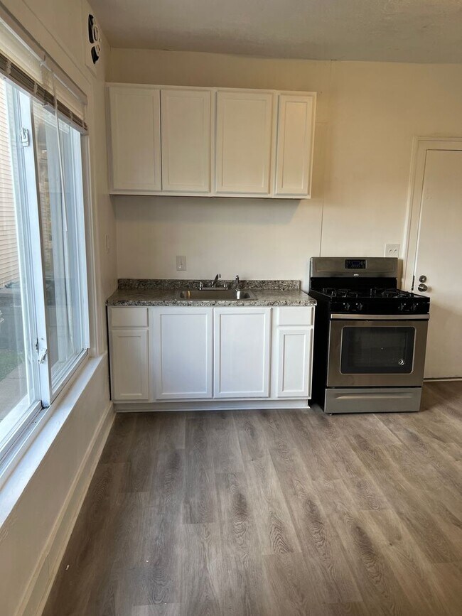 Building Photo - 4224 Lois - Double AJ LLC
