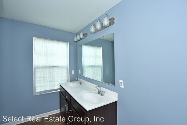 Building Photo - 3 br, 2.5 bath House - 808 Fraternity Row