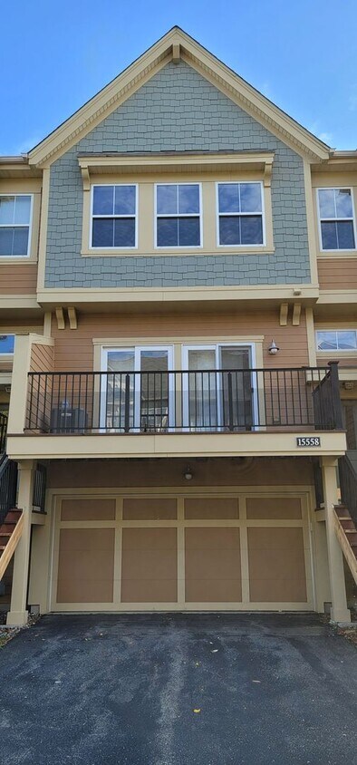 Foto principal - Beautiful 2 Bedroom Townhome for Rent in A...