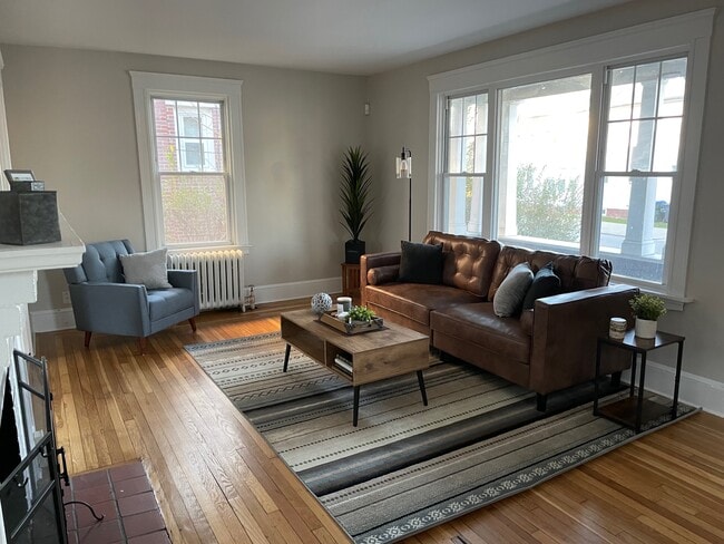 Living Room - 124 Tyndall Ave