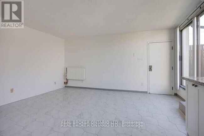 Photo du bâtiment - 350-350 Oakwood Ave