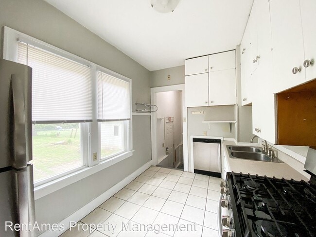 Building Photo - 4 br, 2 bath House - 263 Campus Ave
