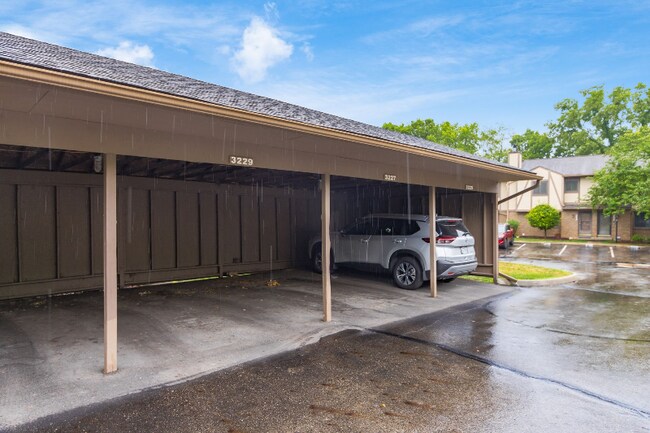 Building Photo - 3229 Stonecrest Ct