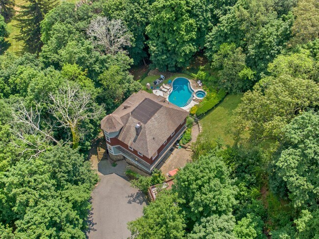 Building Photo - 65 Rockledge Dr