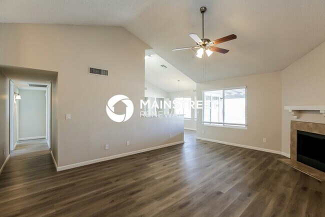 Building Photo - 3 Bedroom Pet-Friendly Home in GLENDALE, A...