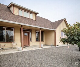 Building Photo - 6816 Lakeview Dr