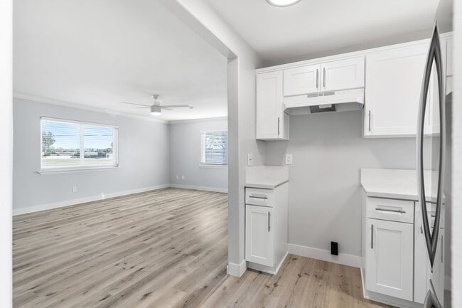 Building Photo - 2884 La Salle Ave