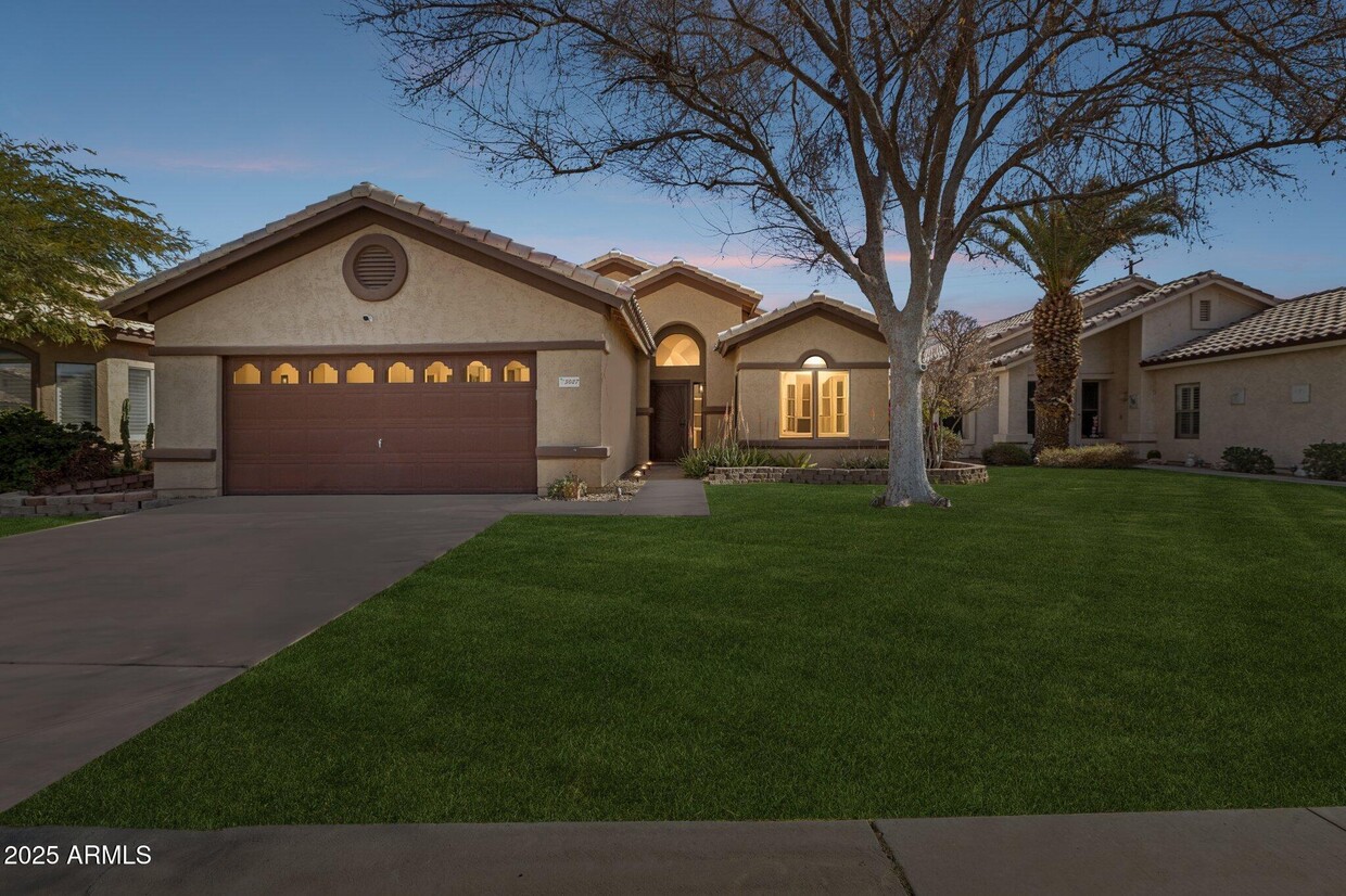 Foto principal - 3027 N 83rd Pl