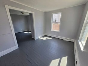 Building Photo - 1437 W Court St