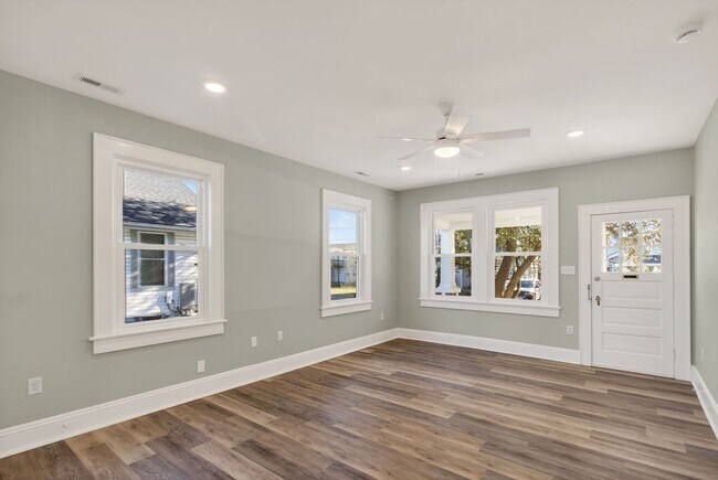 Building Photo - Updated 3bed/2ba Home in Ocean View