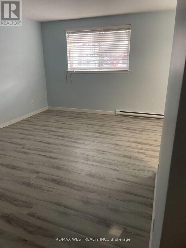 Photo du bâtiment - 2365 Marine Dr