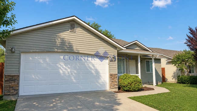 Building Photo - Beautiful 3-Bedroom Home with Open Floor Plan & Backyard Retreat!