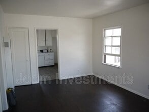 Building Photo - 1107 Garfield Ave