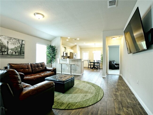 Foto del edificio - 13810 Levy Ln