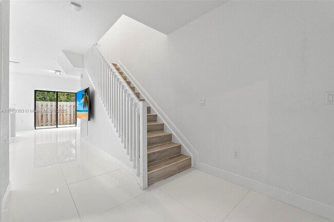 Building Photo - 20628 NE 7th Pl