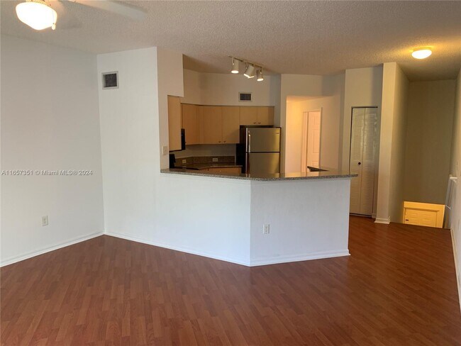 Foto del edificio - 210 Crestwood Cir