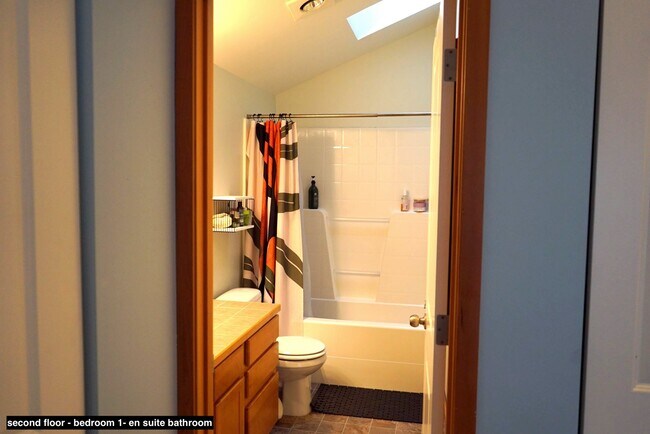 Foto del edificio - 2800 NE 137th St