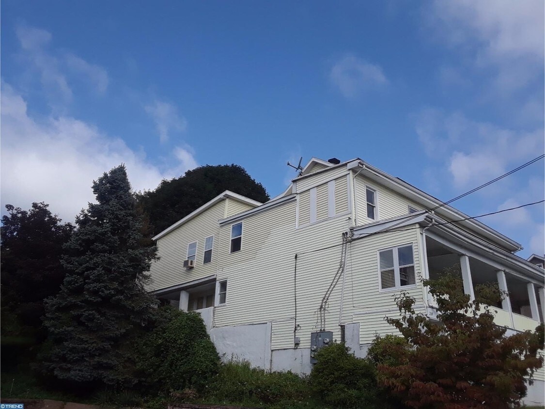 Primary Photo - 210 Washington St