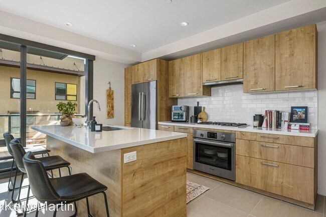 Building Photo - 2 br, 2 bath House - 4422 N. 75th St #5008
