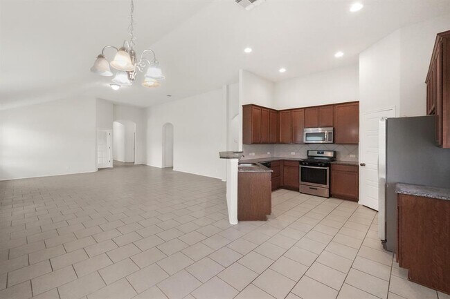 Foto del edificio - 633 Dragon Ridge Rd