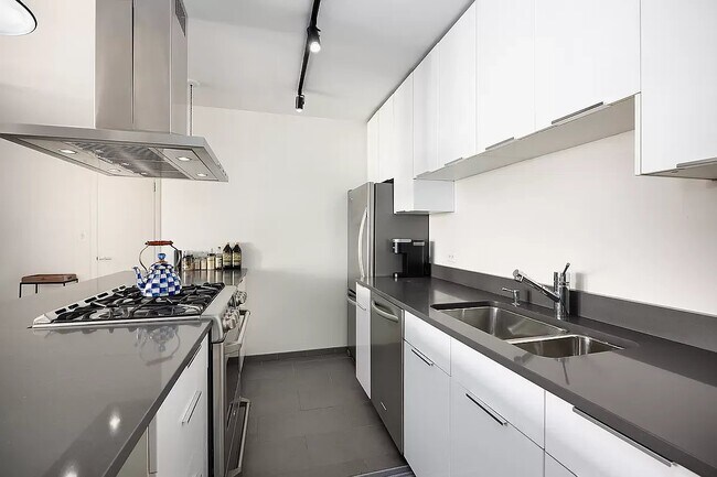 Foto del edificio - 222 W 14th St