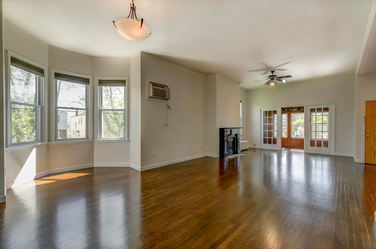 Foto principal - 447 Ave E