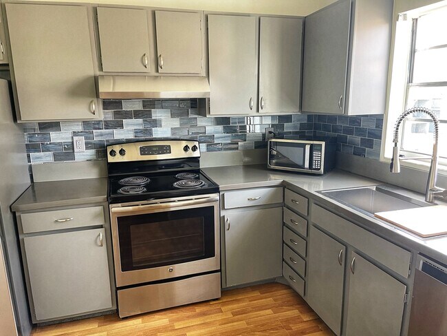 Building Photo - 2846 Somerset Park Dr