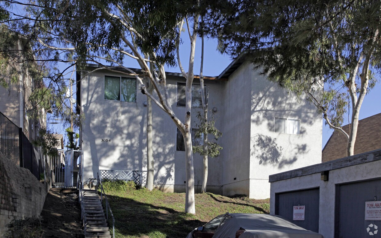 Primary Photo - 3054 Broadway