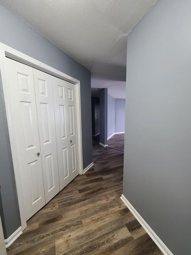 Foto del edificio - 2 Bed, 1 Bath, 1st Floor Unit