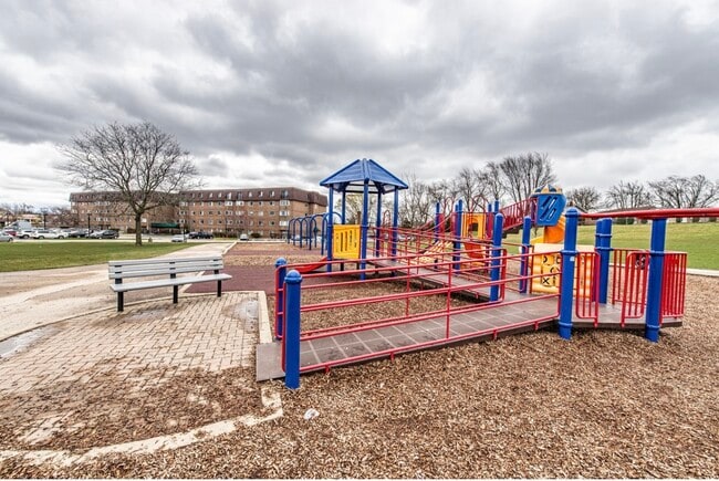 Foto del edificio - 300 S Roselle Rd