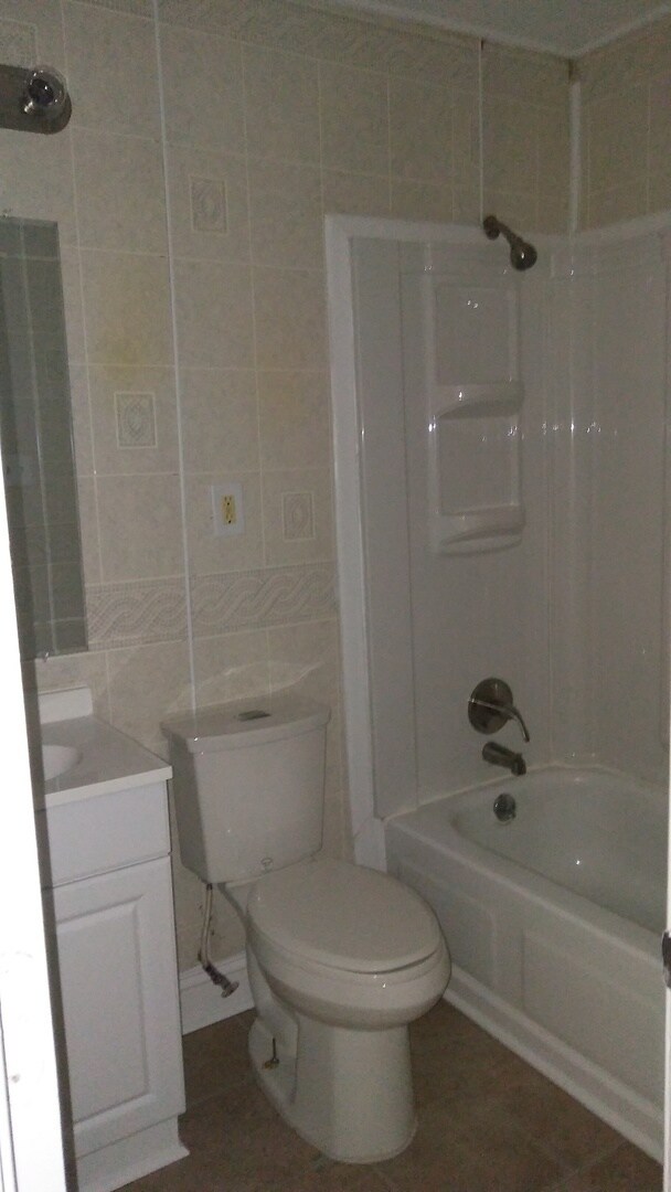 Building Photo - Charming 3 bedroom Home