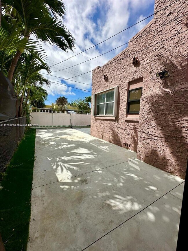 Foto del edificio - 1773 NW 19th St