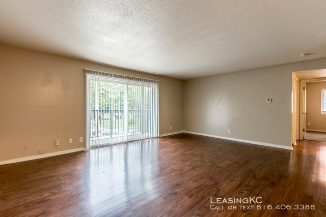 Building Photo - Oak Rose