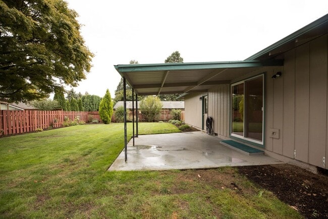 Building Photo - Immaculately maintained 3-bdr/1.5-bath ran...
