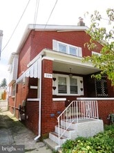 Building Photo - 209 W 7th Ave