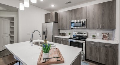Building Photo - 9090 Creekside Forest Dr