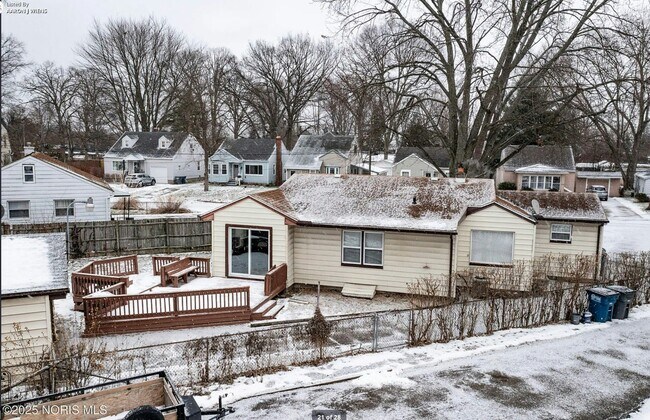 Building Photo - 4841 Leamington Ave