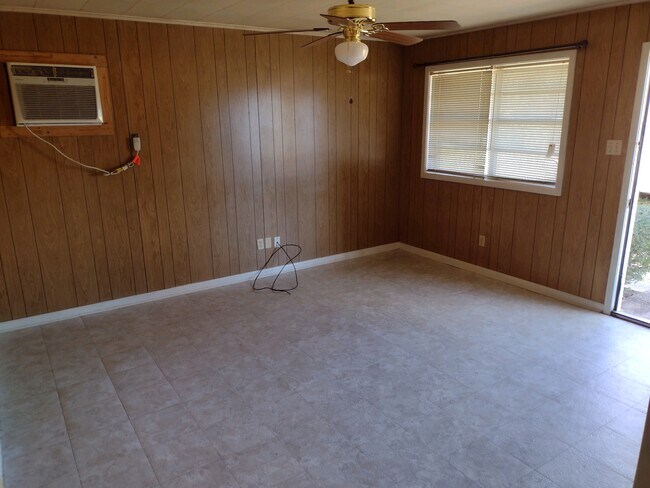 Living Area - 202 W Line Ave