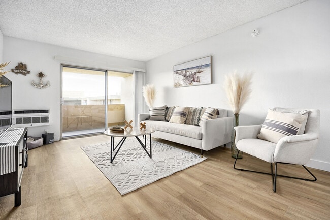 Bay Pointe Apartments photo'
