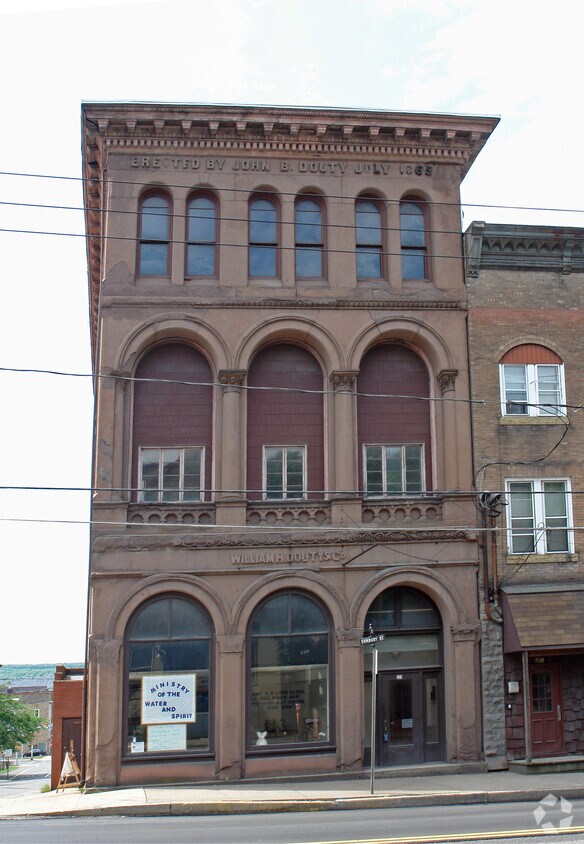 Building Photo - 324 E Sunbury St