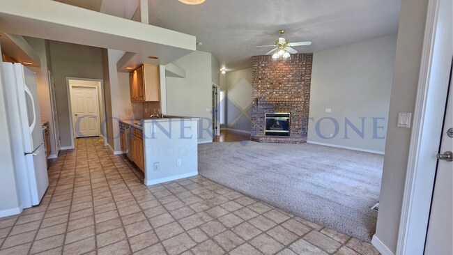 Foto del edificio - Spacious Home with Large Garage!