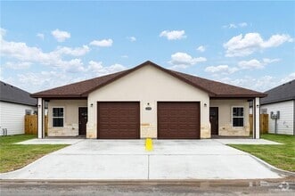 Building Photo - 2226 N Vly Cir