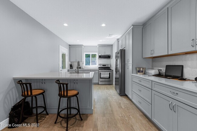 Building Photo - 146 24th St
