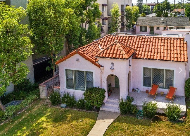 Foto del edificio - Glendale Triplex