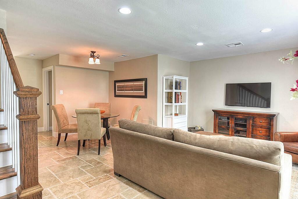 Foto principal - 8872 Kempwood Dr