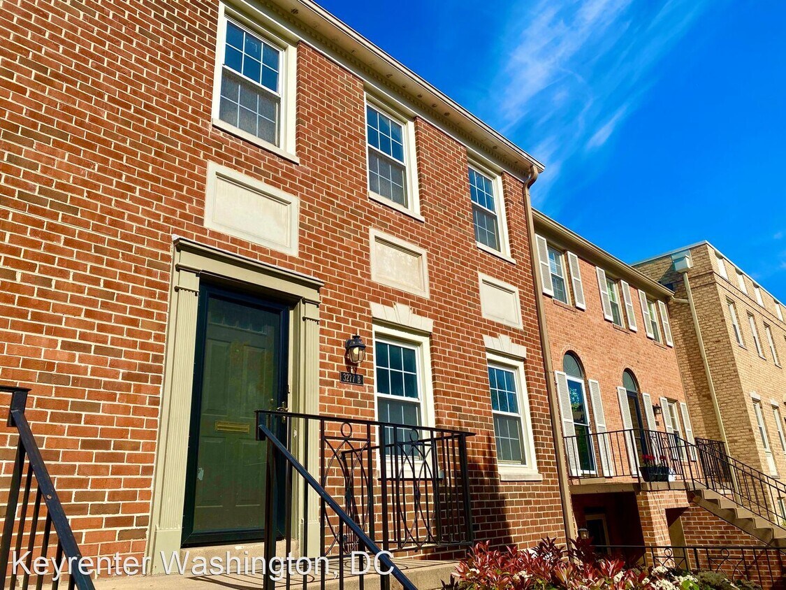 Primary Photo - 3 br, 2.5 bath House - 3277 B Sutton Pl, NW
